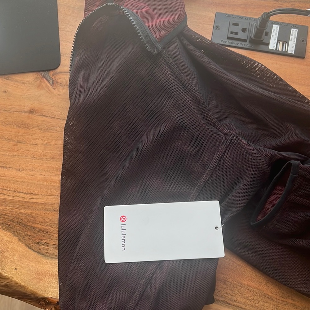 Lululemon reversible mesh 1/2 zip